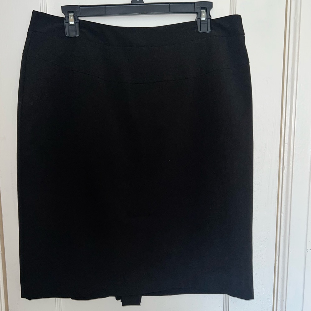 Worthington Works Elegant Black Women's Skirt. Great condition. Size 12